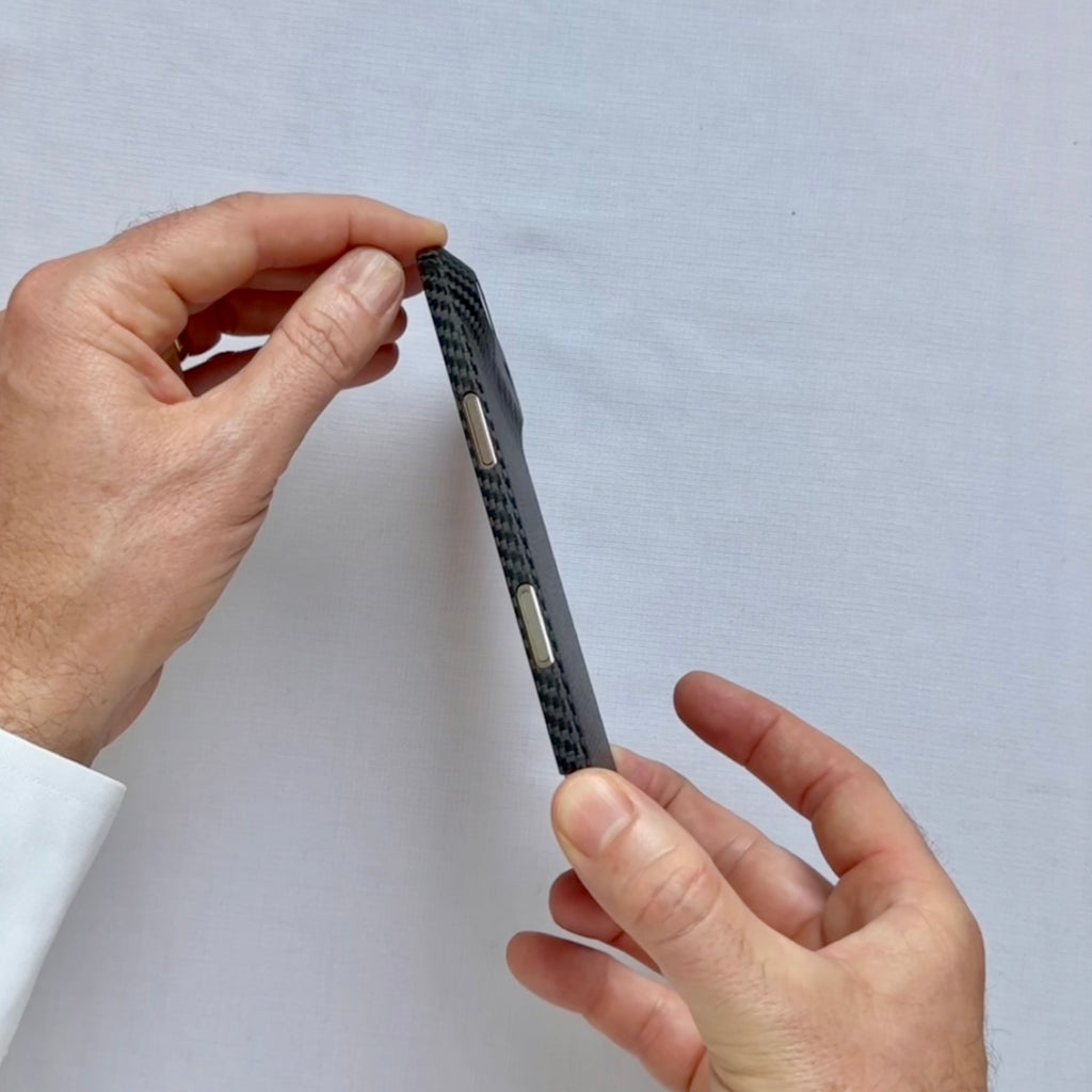 FILONO_Phone_17_AIR_Carbon_Case_Swipe